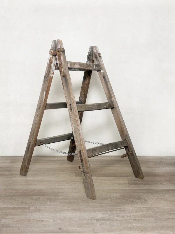 Rustikale Vintage‑Trittleiter
