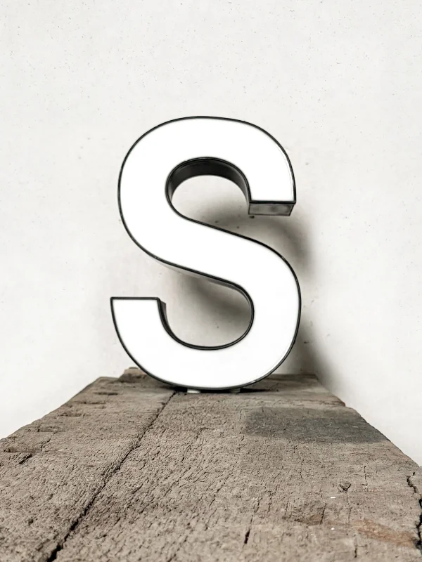 Vintage Leuchtbuchstabe "S"