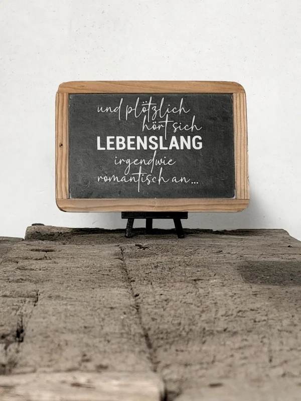 Alte Schultafel "und plötzlich hört sich lebenslang irgendwie romantisch an"