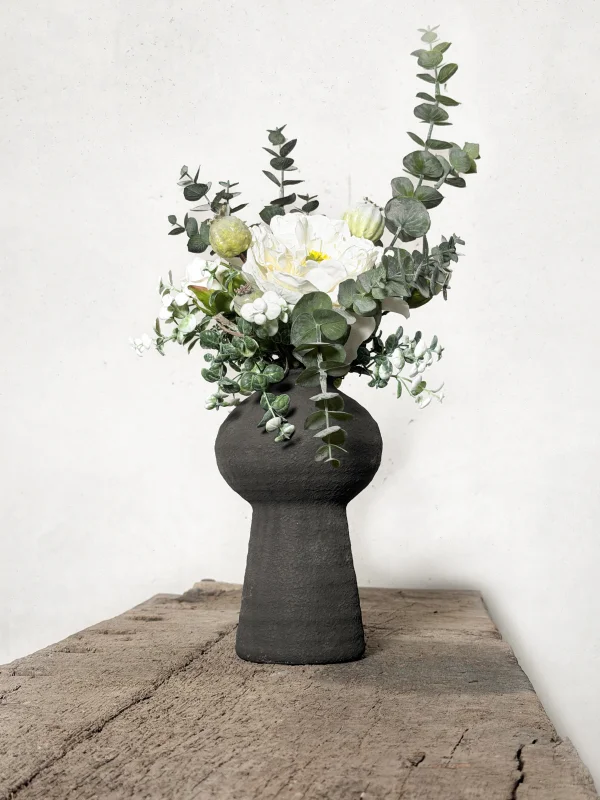 Blumenvase mit Textilblumenstrauß