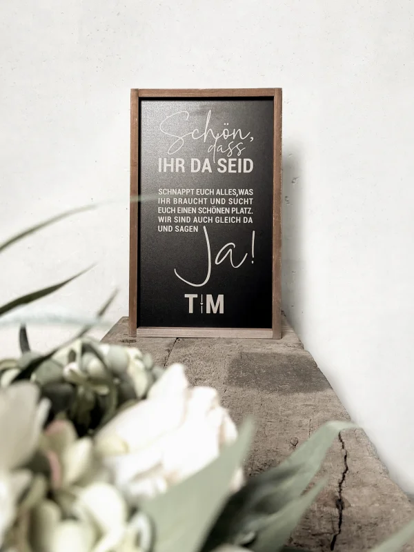 Schild "Schön, dass ihr da seid!"