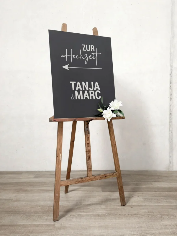 Wegweiser "zur Hochzeit" auf Holz-Staffelei