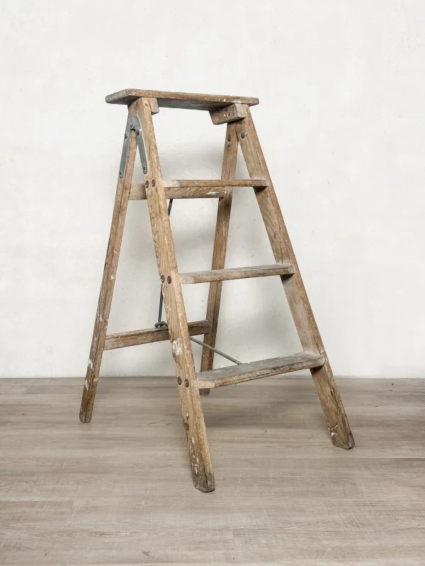 Vintage Trittleiter mit authentischer Patina