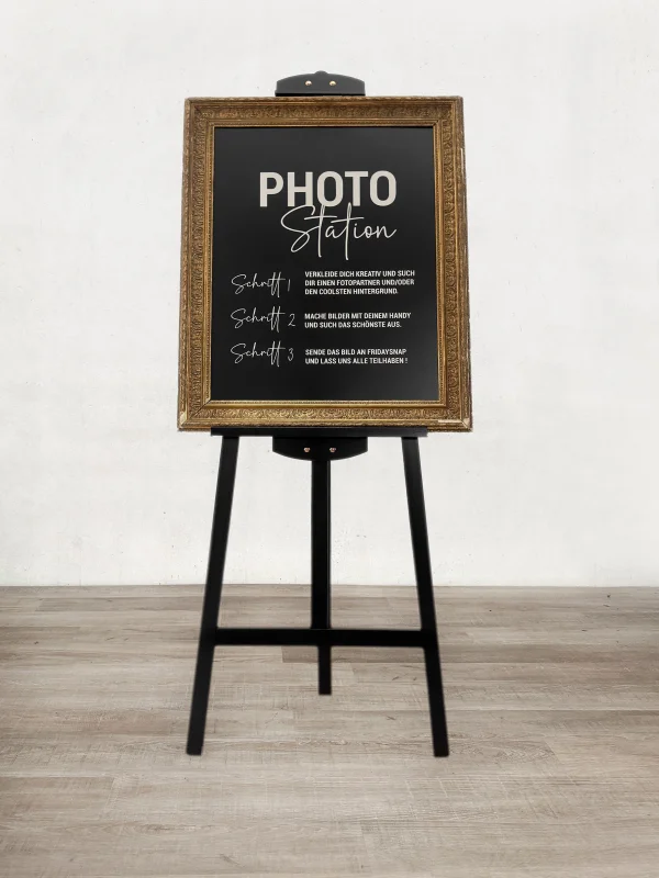 Goldener Bilderrahmen "Photostation" auf Staffelei