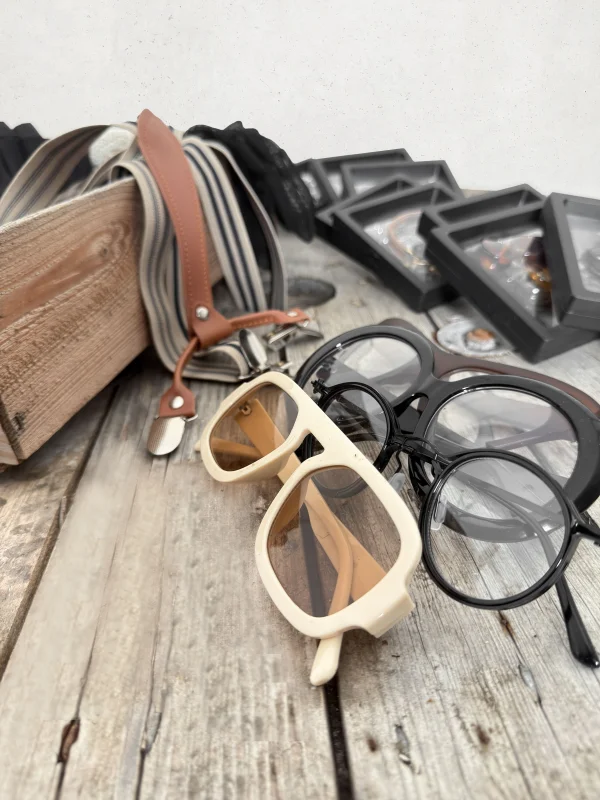 Vintage Photorequisiten im Korb