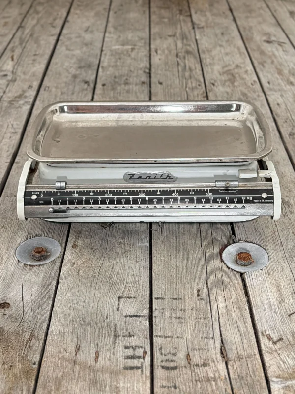 Vintage Kitchen Scale
