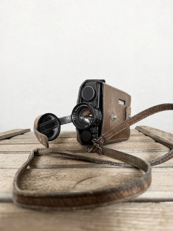Super 8 Filmkamera in Lederetui
