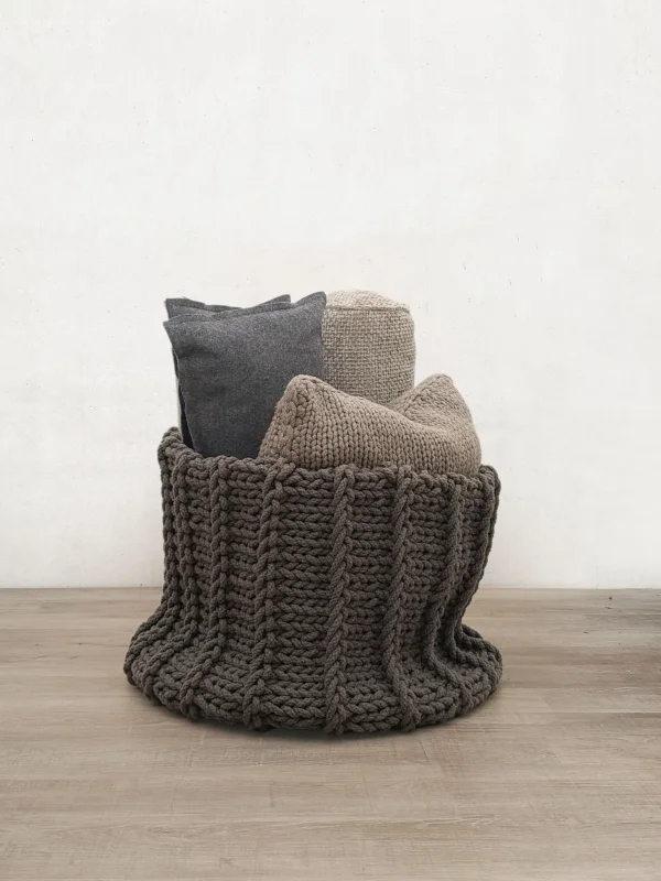Strickkorb mit Kissen